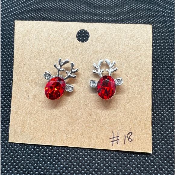 🆕 red reindeer earrings - Picture 3 of 4